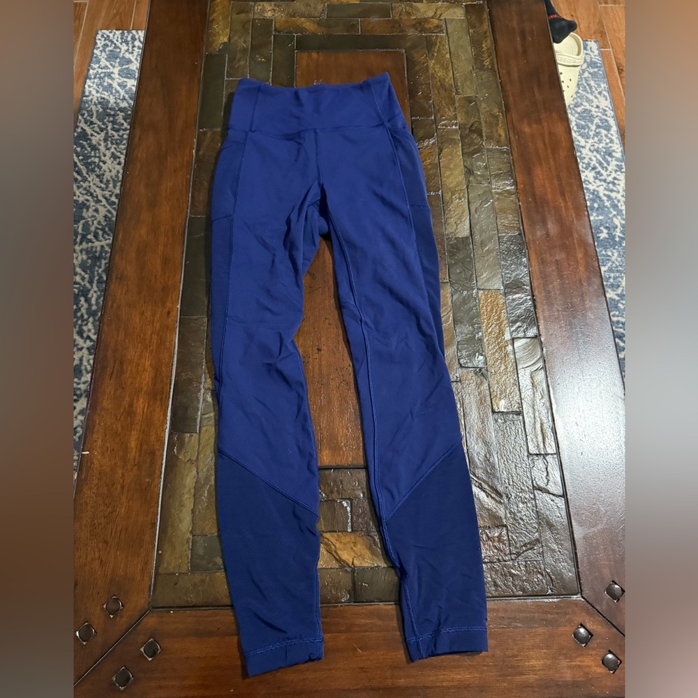 Lululemon. Blue leggings with packet
